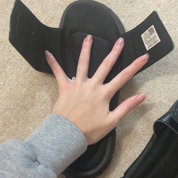 under armour slides - Picture 3 of 3